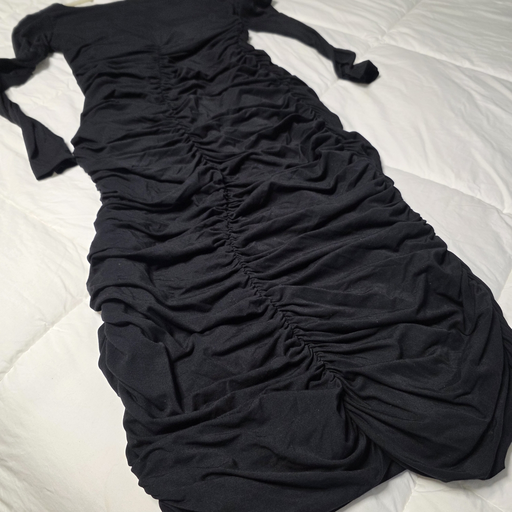 Shapellx Chic Black Ruched Long Sleeve Bodycon Dress, M